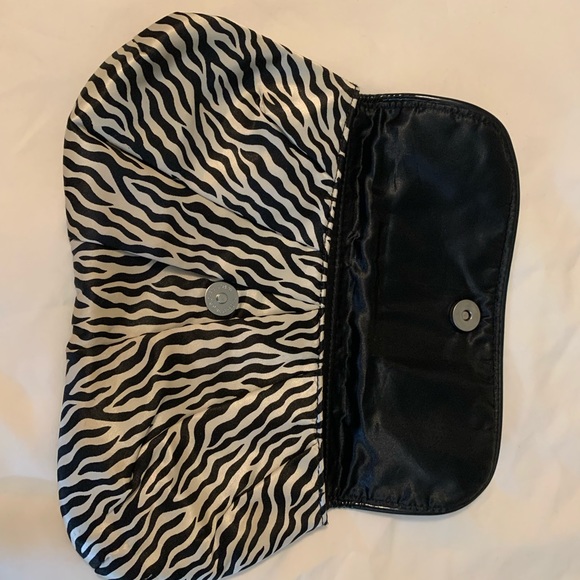 Nine west zebra hand purse - Picture 2 of 5